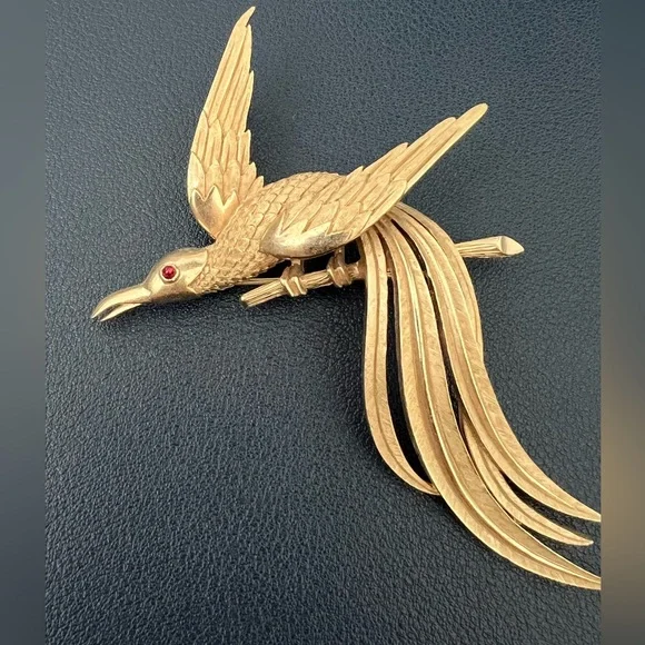 Signed Trifari Golden tone Bird Brooch with Red Eye Accent - Picture 1 of 5